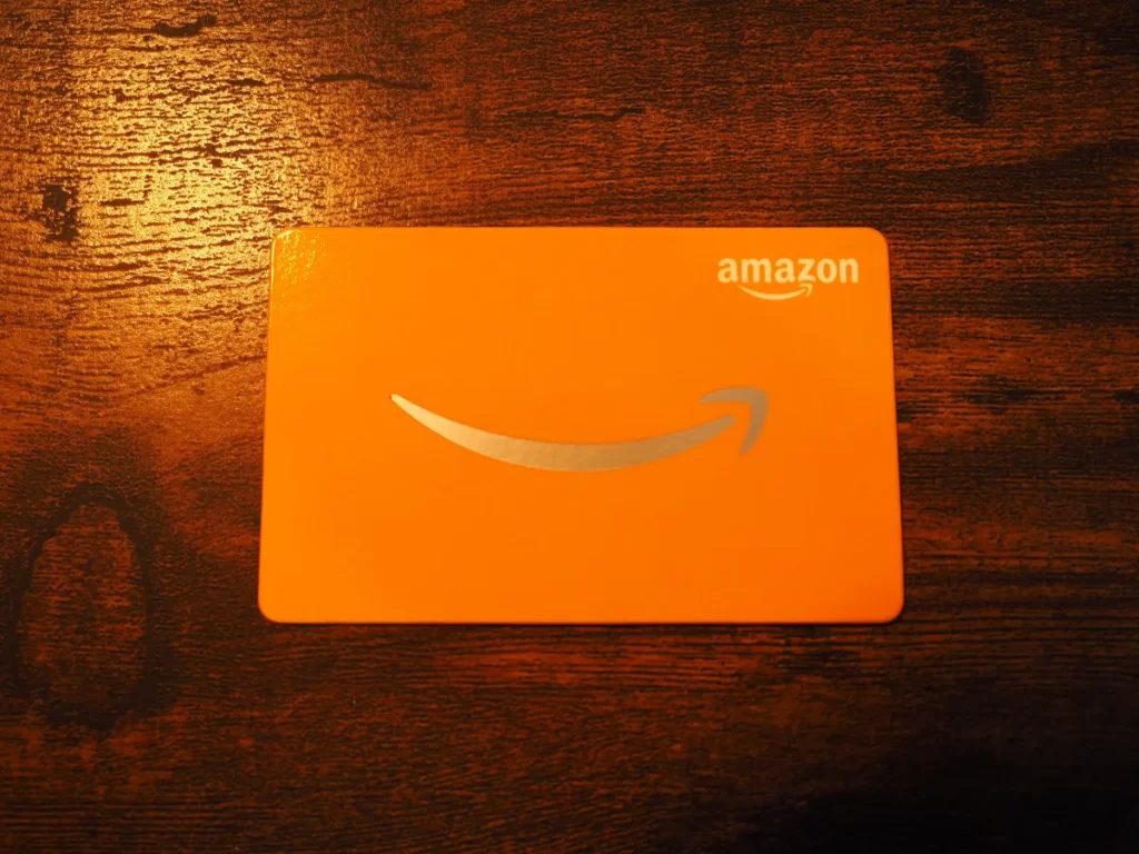 Amazonギフト券のボックスタイプシルバー缶オレンジカード