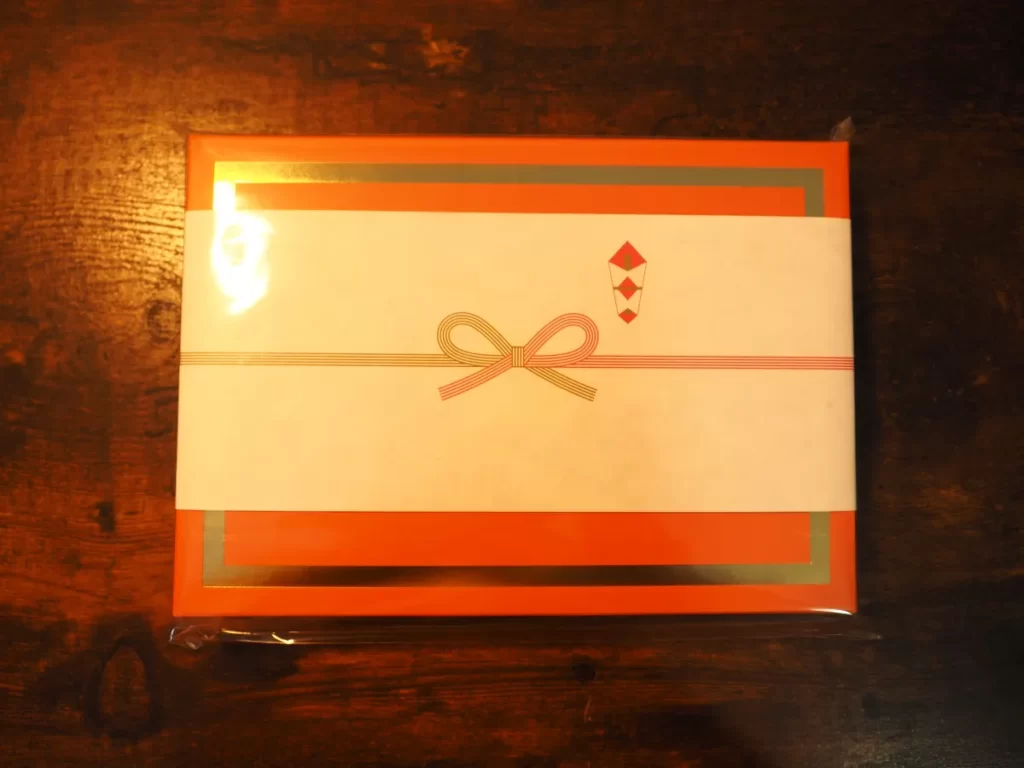 カタログ型Amazonギフト券オレンジの梱包